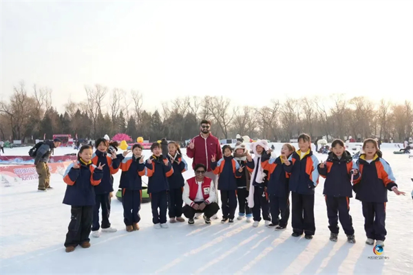 六枝特区梭戛乡平寨小学代表贵州进