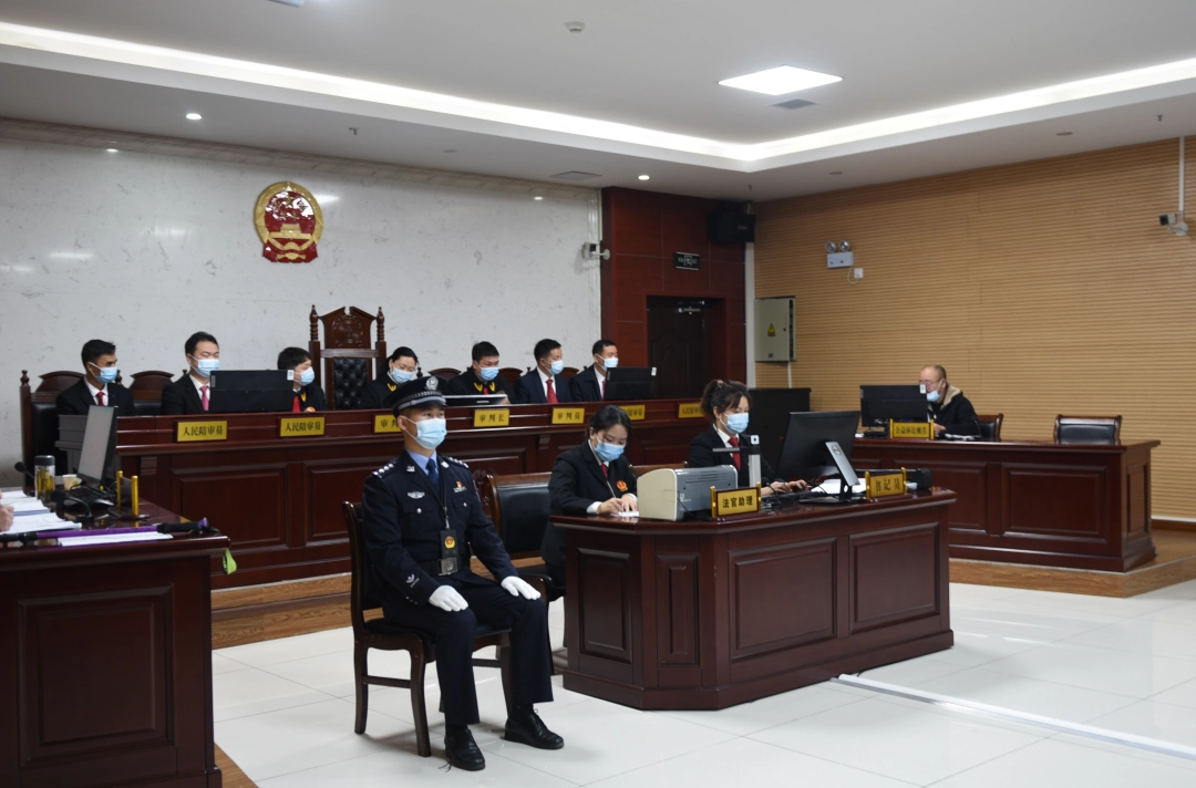 司法维度：金顶刻字案庭审图.jpg