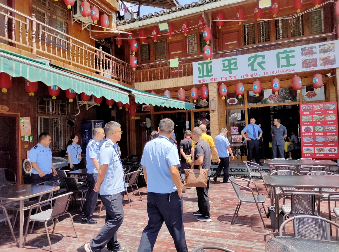 执法维度：在梵净山周边餐馆开展多部门联合执法行动2.jpg