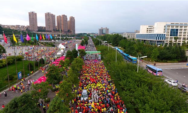 新華網航拍2017貴陽國際馬拉松賽
