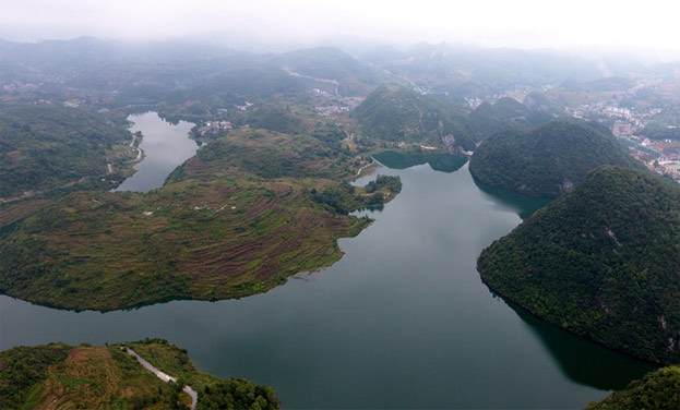 新華網航拍：貴州七星關區開展水庫環境綜合整治保飲用水源安全