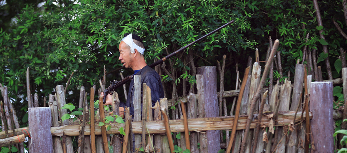身背火枪 镰刀剃头&mdash;&mdash;探秘贵州从江岜沙苗寨