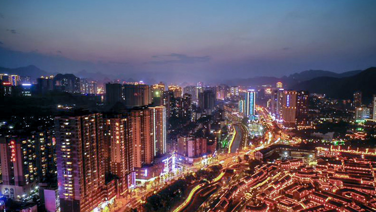 贵州六盘水钟山区发展迅速 城市“颜值”高