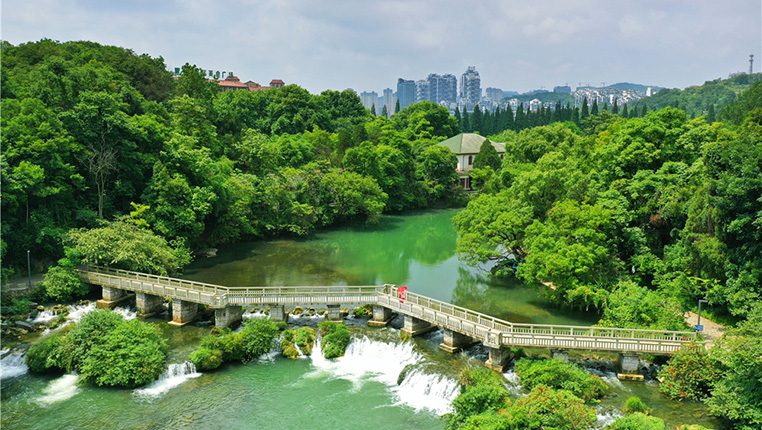 鸟瞰“城市绿肺”——贵阳花溪公园