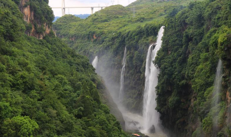 贵州马岭河峡谷迎来最佳观瀑期