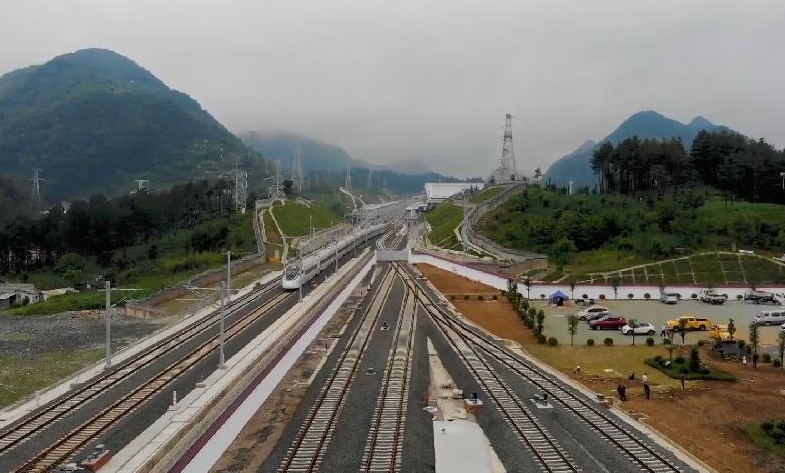 安六高铁正式开通运营 “江南煤都”全面接入全国高铁网