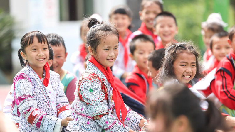 化屋村苗族儿童杨雅萌的“六一”国际儿童节