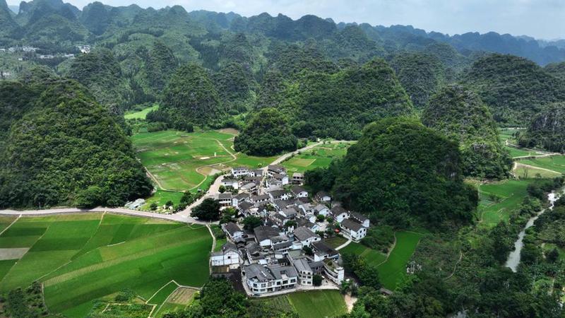 （新华视界）贵州万峰林：景色迷人的山水田园画卷