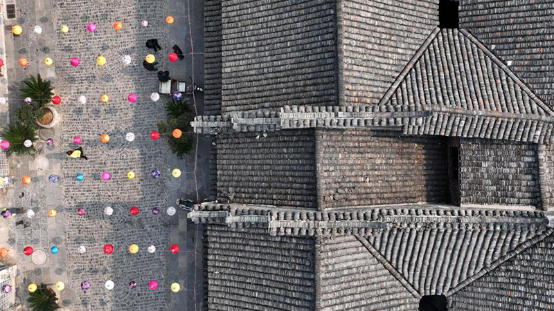 贵州黄平：旧州古镇引游人