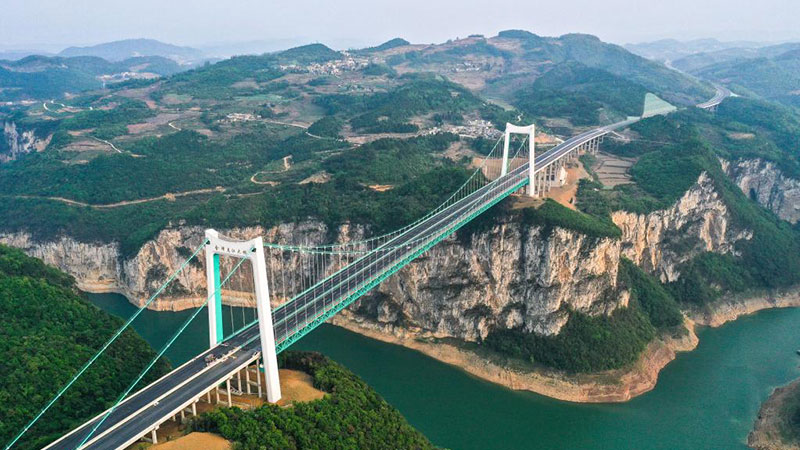新华全媒+丨万桥飞架，沿着高速看贵州交通高质量发展