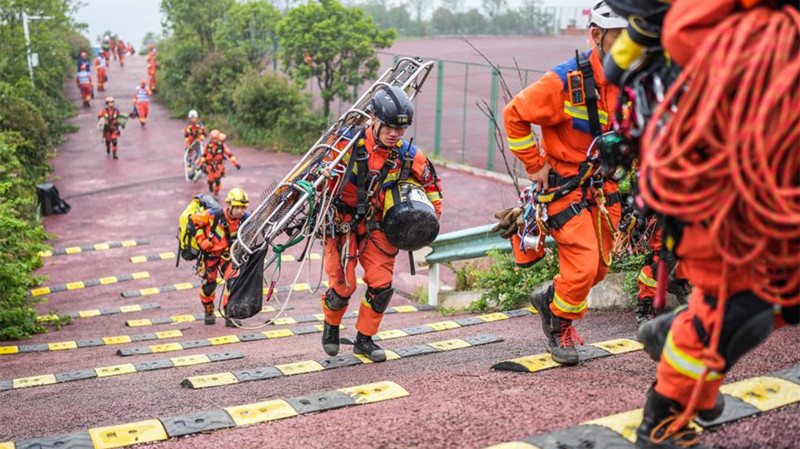 贵州举行跨区域地震救援实战拉动演练